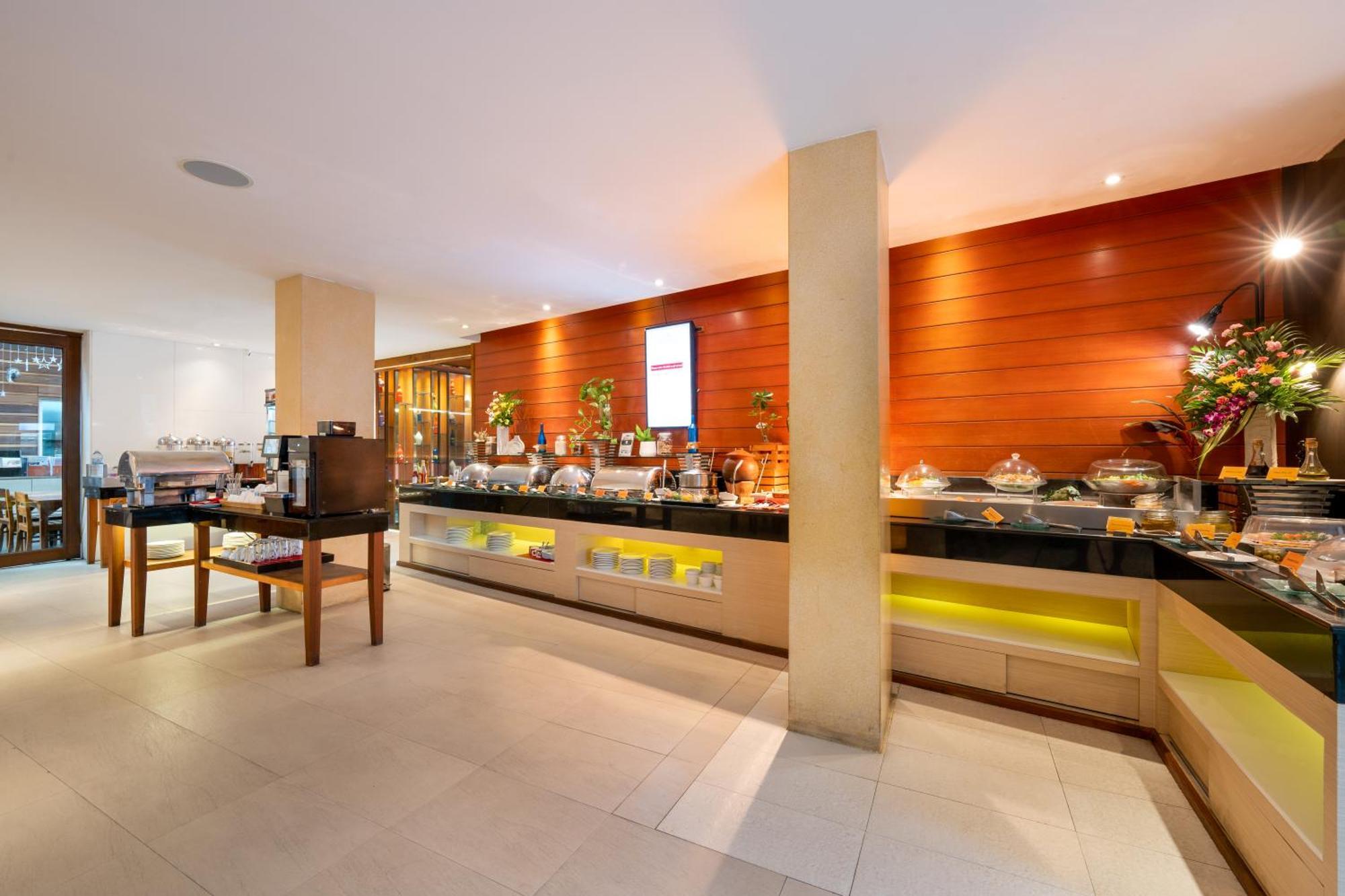 La Flora Resort Patong Екстер'єр фото