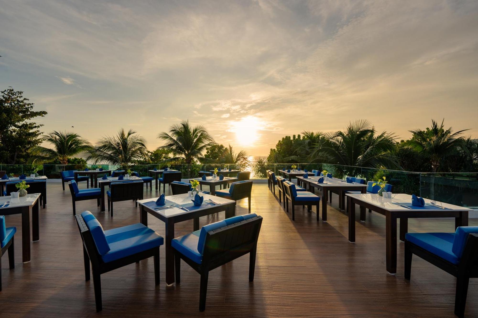 La Flora Resort Patong Екстер'єр фото
