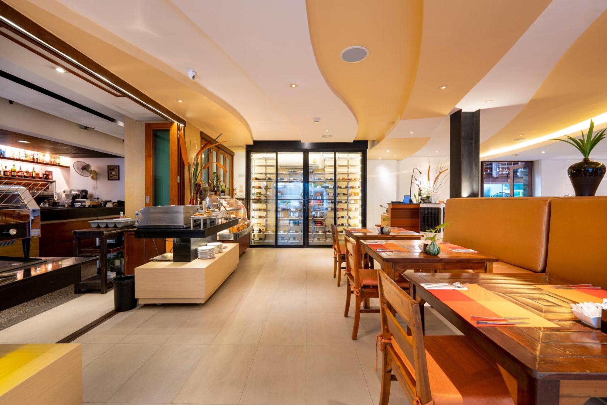 La Flora Resort Patong Екстер'єр фото