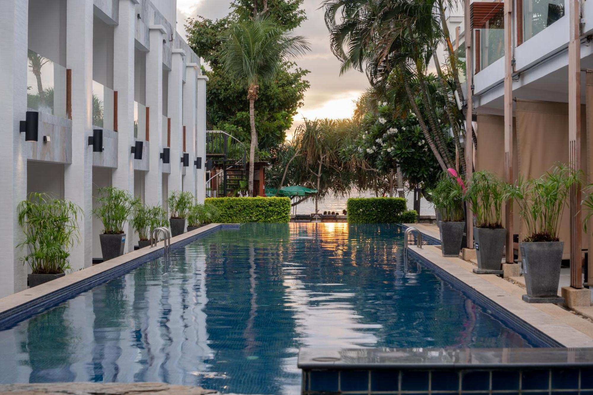 La Flora Resort Patong Екстер'єр фото