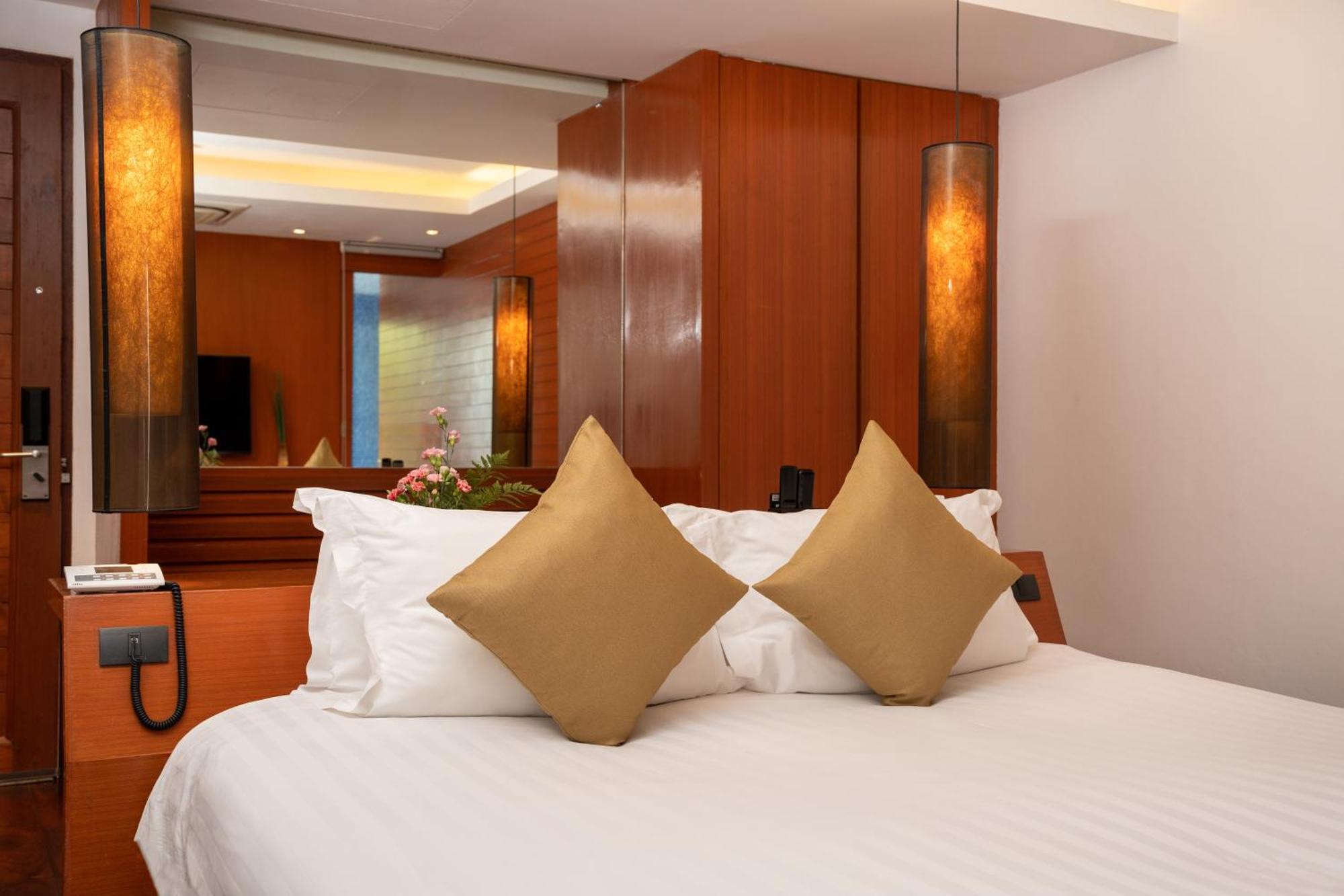 La Flora Resort Patong Екстер'єр фото
